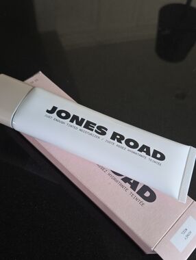 Jones Road Honey Tinted Moisturizer